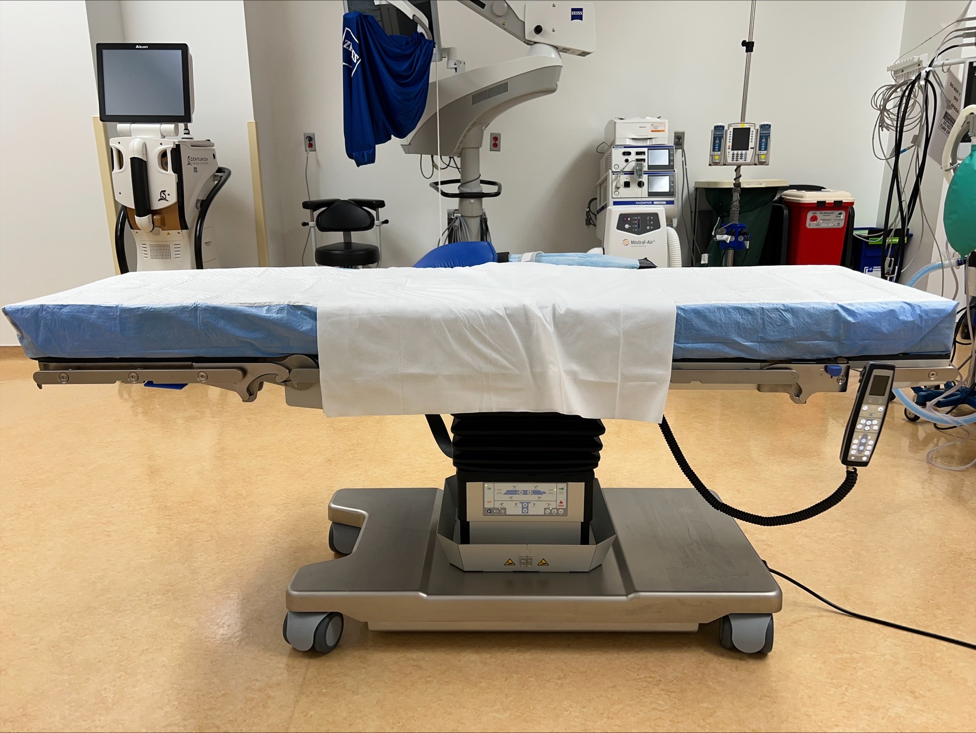 An image of an operating table from the side.